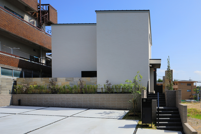 高窓から光が降り注ぐホテルライクな家　瑞穂区M様邸