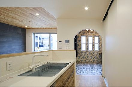 家族がちょっとくつろぐ多目的パントリー
