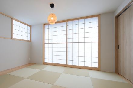 雪見障子が美しい和室