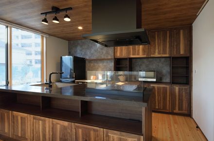 ダークカラーでかっこいいキッチンスペース