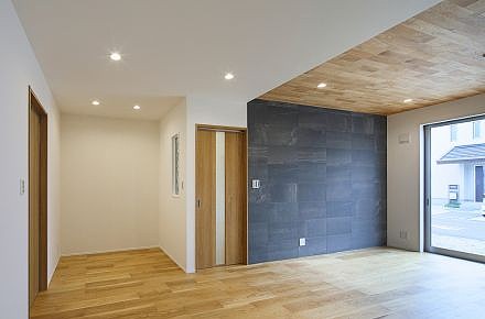 南向き明るい19.3帖のメインLDK