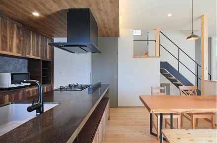 温かみのある木のダイニングセット