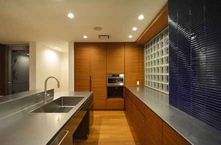 機能的な広々キッチン